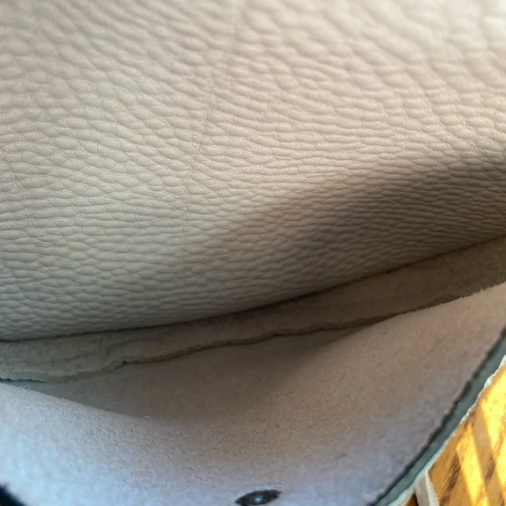 REBECCA MINKOFF. Studded Crossbody grey leather & suede. Outside bag excellent - Picture 7 of 11